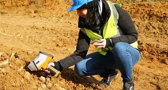 牛津儀器發(fā)布手持式XRF光譜儀X-MET8000 Expert Geo，用于土壤環(huán)境監(jiān)測和礦物分析